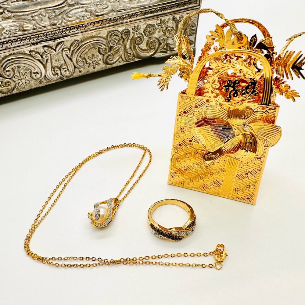 Vintage “new” Danbury Mint gift Christmas Jewelry